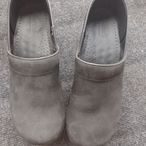 Sanita clogs